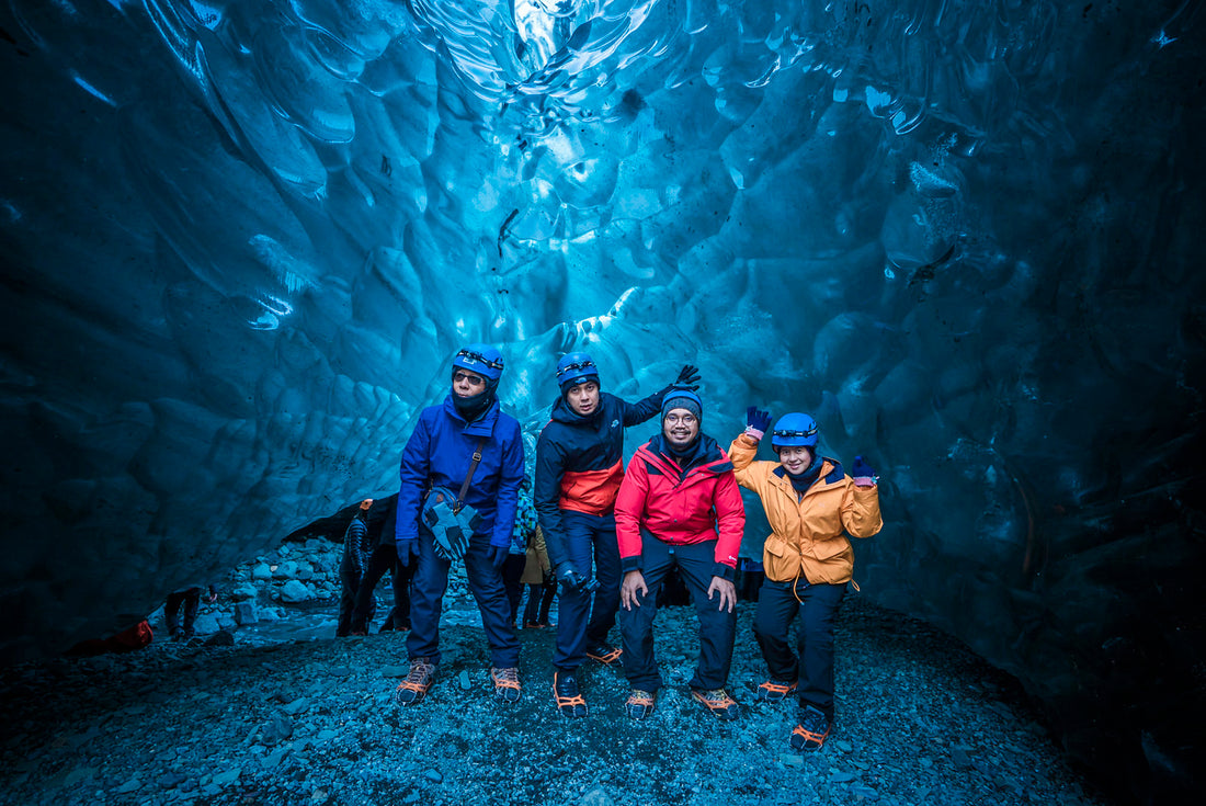 Memburu Ice Cave Glacier Terbesar di Eropah